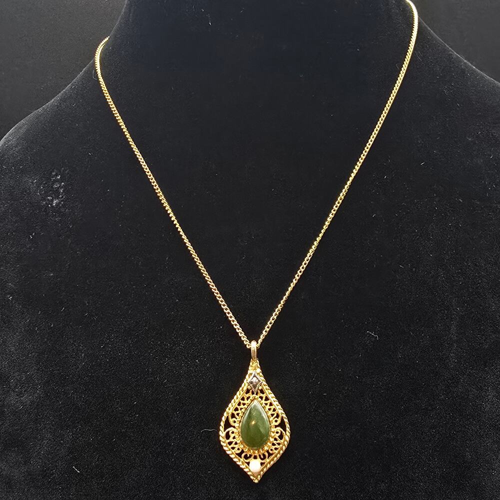 Vintage Jade Diamond Chip Pendant Necklace Gold Tone Filigree